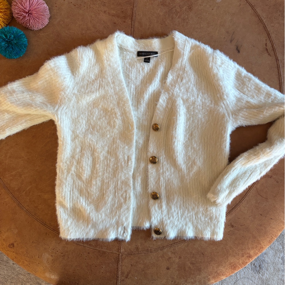 Banana Republic ivory Cardigan Sweater ⛄️